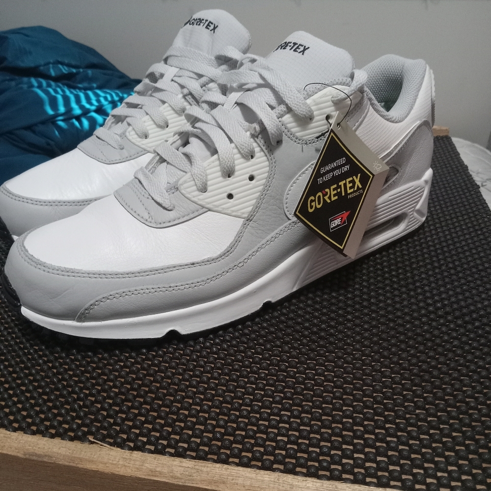 Men's Nike Air Max 90's Gor-Tex Size 11